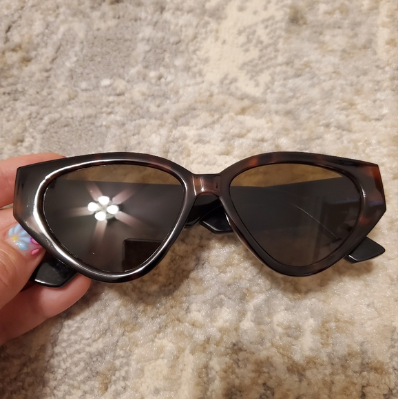 Brown tortoise shell cat eye sunglasses - Picture 1 of 7
